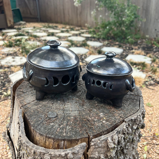 Moon phase cauldron garlic jar